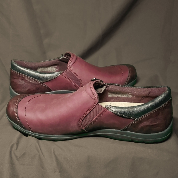 NEW Earth Origins Leather Clogs in Rouge Merlot - Picture 9 of 16